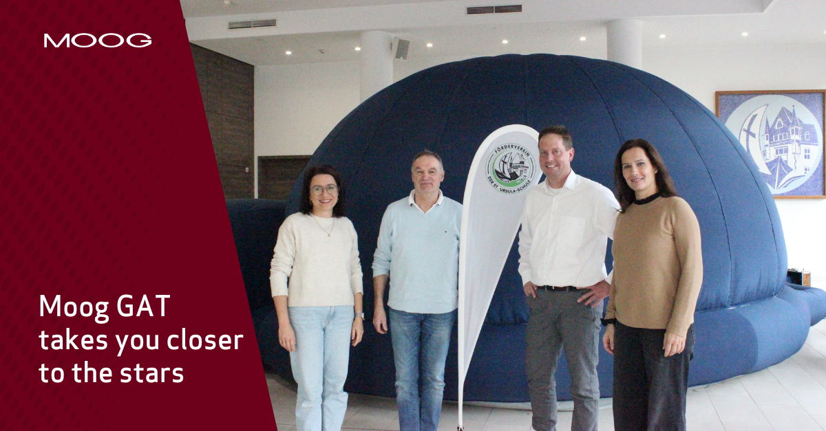 Operator, members of the Friends Association, and sponsor Moog GAT in front of the mobile planetarium